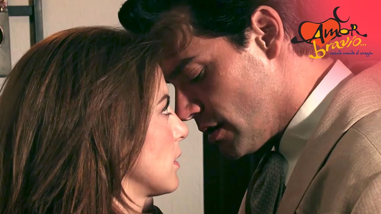 Daniel intenta besar a Camila | Amor Bravío | C-35 | tlnovelas