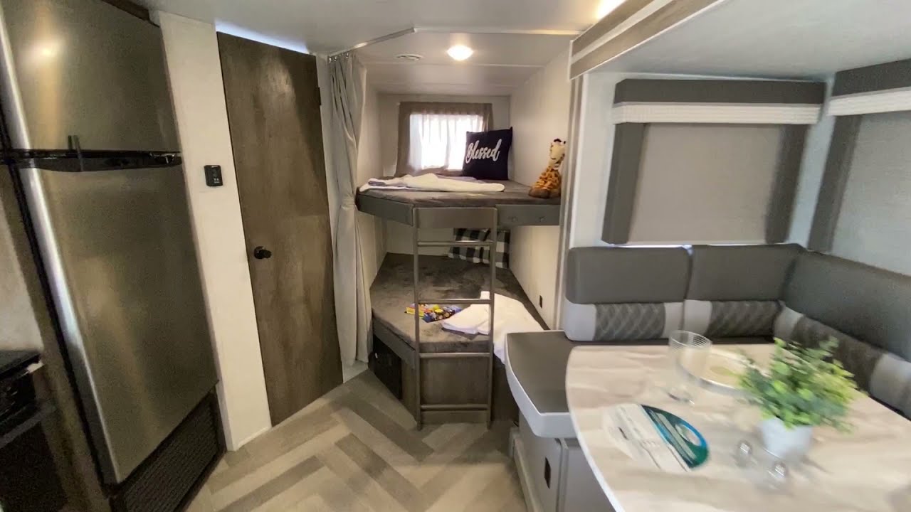 Double over Double Bunk & a HUGE U-Dinette! Check out the 240BHXL X-Lite!