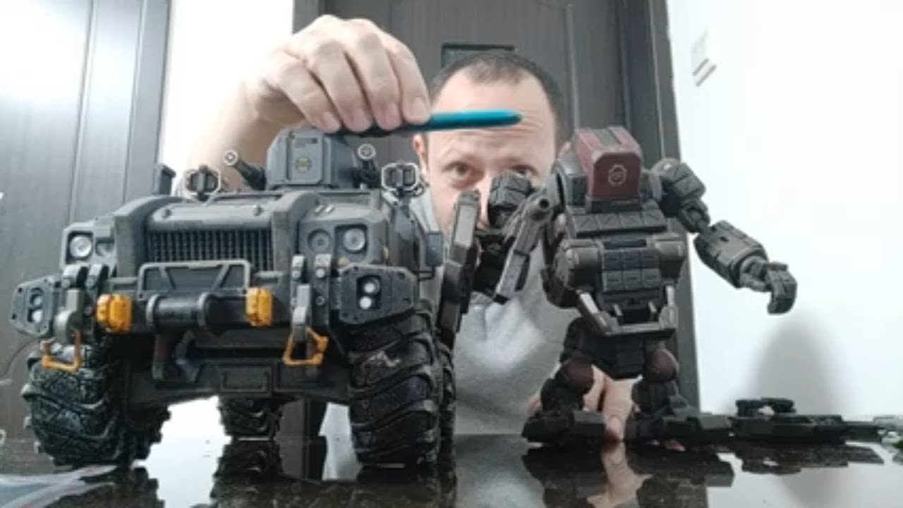 Acid Rain World Revenant Laurel LA6e 1:18 scale weathered mech (Toys Alliance) for the stealth team.