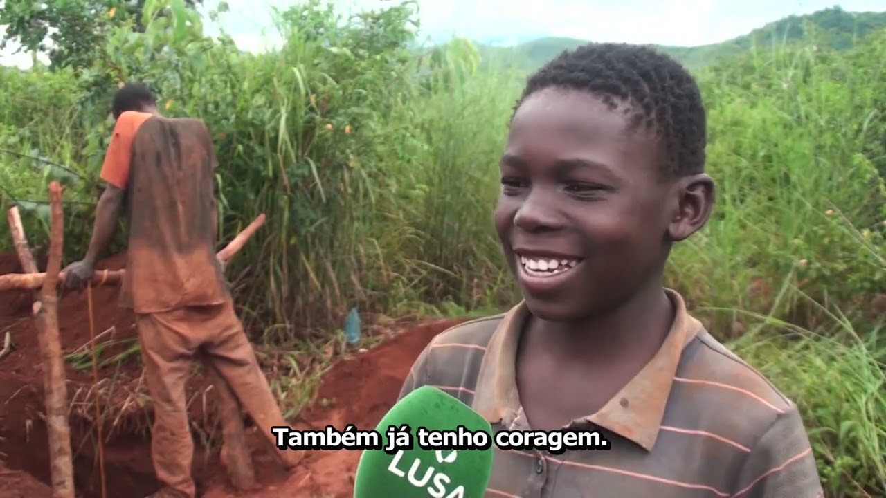 garimpo de ouro em mo&ccedil;ambique,garimpeiros se arriscam para ajudar as fam&iacute;lias!