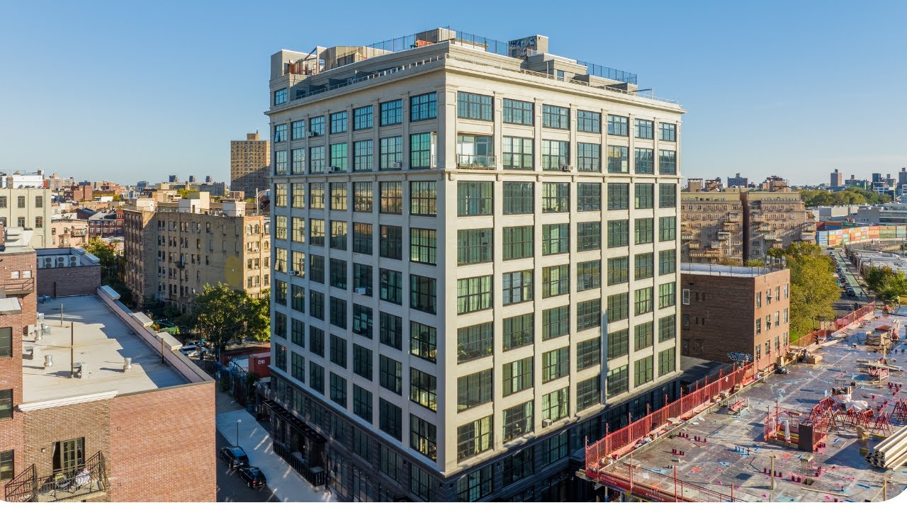 TOURING a CHIC and LUXURY WILLIAMSBURG NYC RENTAL w RYAN SERHANT | 475 Kent Ave | SERHANT. New Dev
