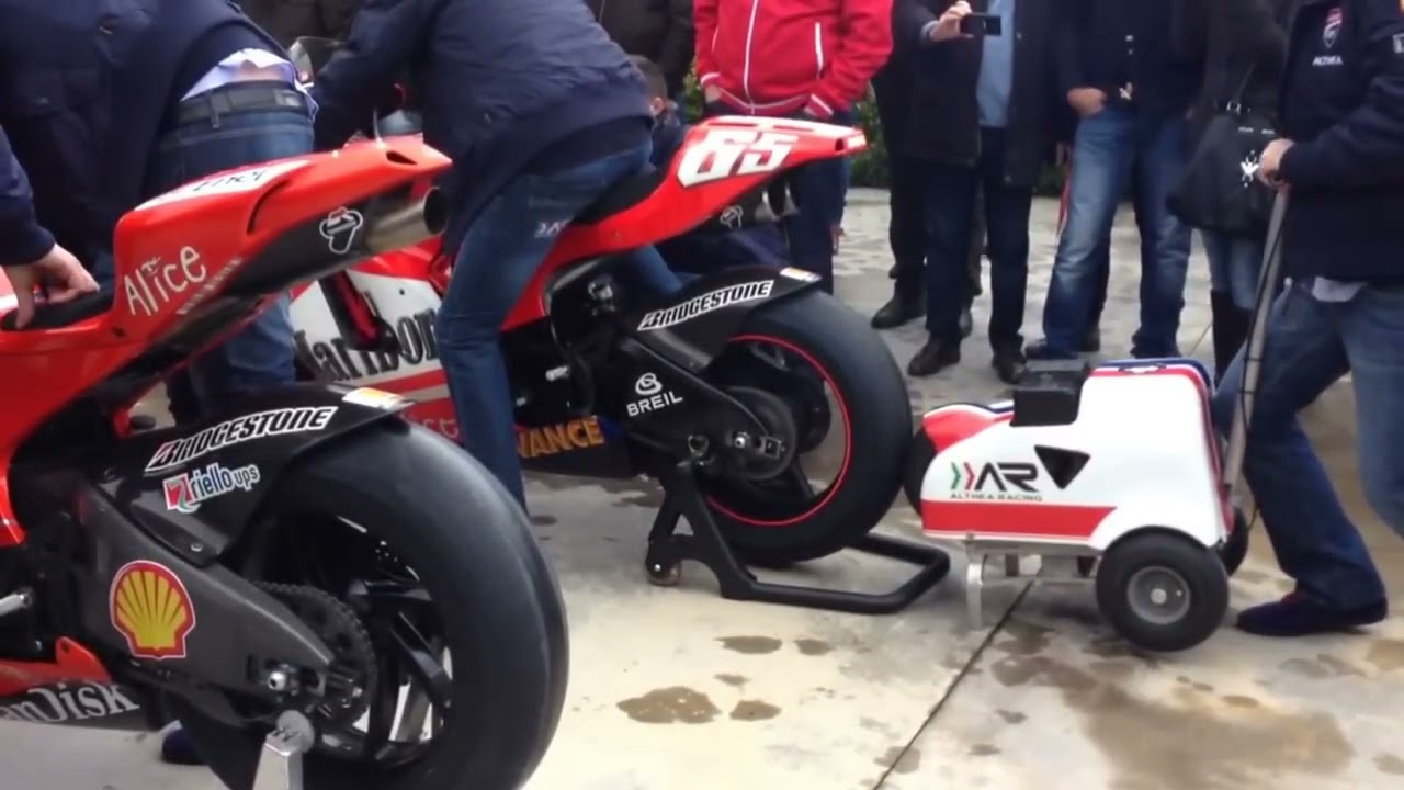 Ducati Desmosedici GP6 & GP8 firing up @ team Althea WSBK launch