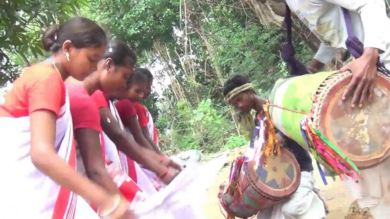 New nagpuri  karam song(lipu lipu aaio)