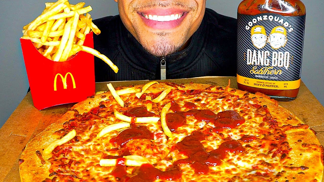 ASMR LITTLE CAESARS CHEESE PIZZA MCDONALD'S FRIES GOONZQUAD DANG BBQ SAUCE REVIEW TASTE TEST EATING
