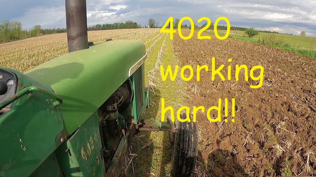Chisel plowing 2022 with the John Deere 4020