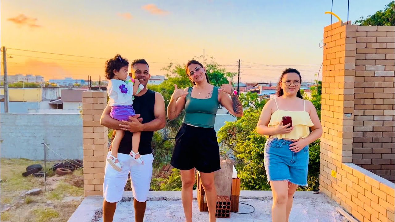 Família visitando a obra
