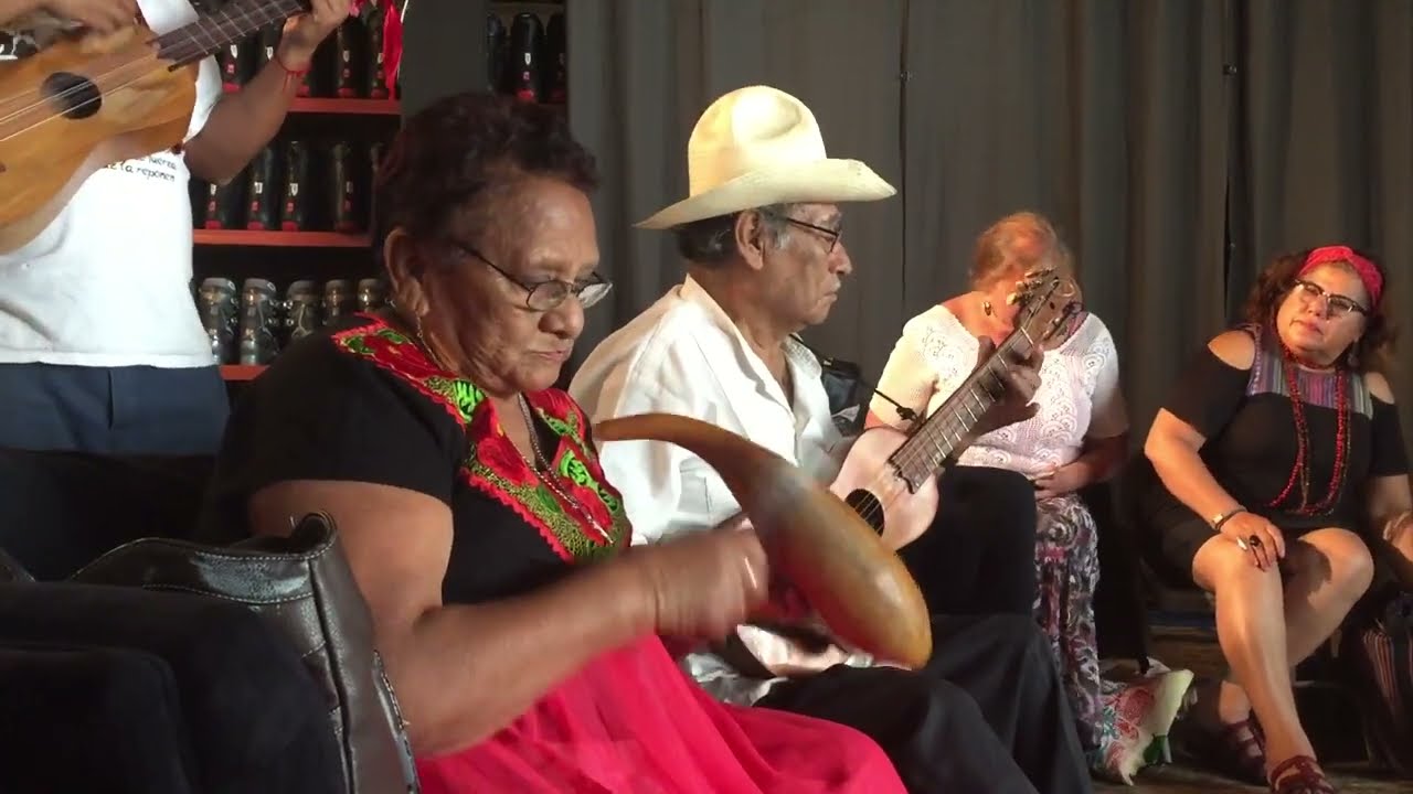 Pájaro Cu.  Tía Licha y Don Isidro Nieves. Son Jarocho in San Francisco California.