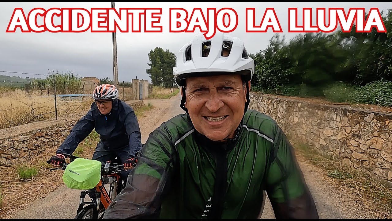 ¡¡¡CUIDADO CON LA LLUVIA!!!. CAIDA PELIGROSA. VECA#15 (VUELTA ESPAÑA CON ALFORJAS🚴)