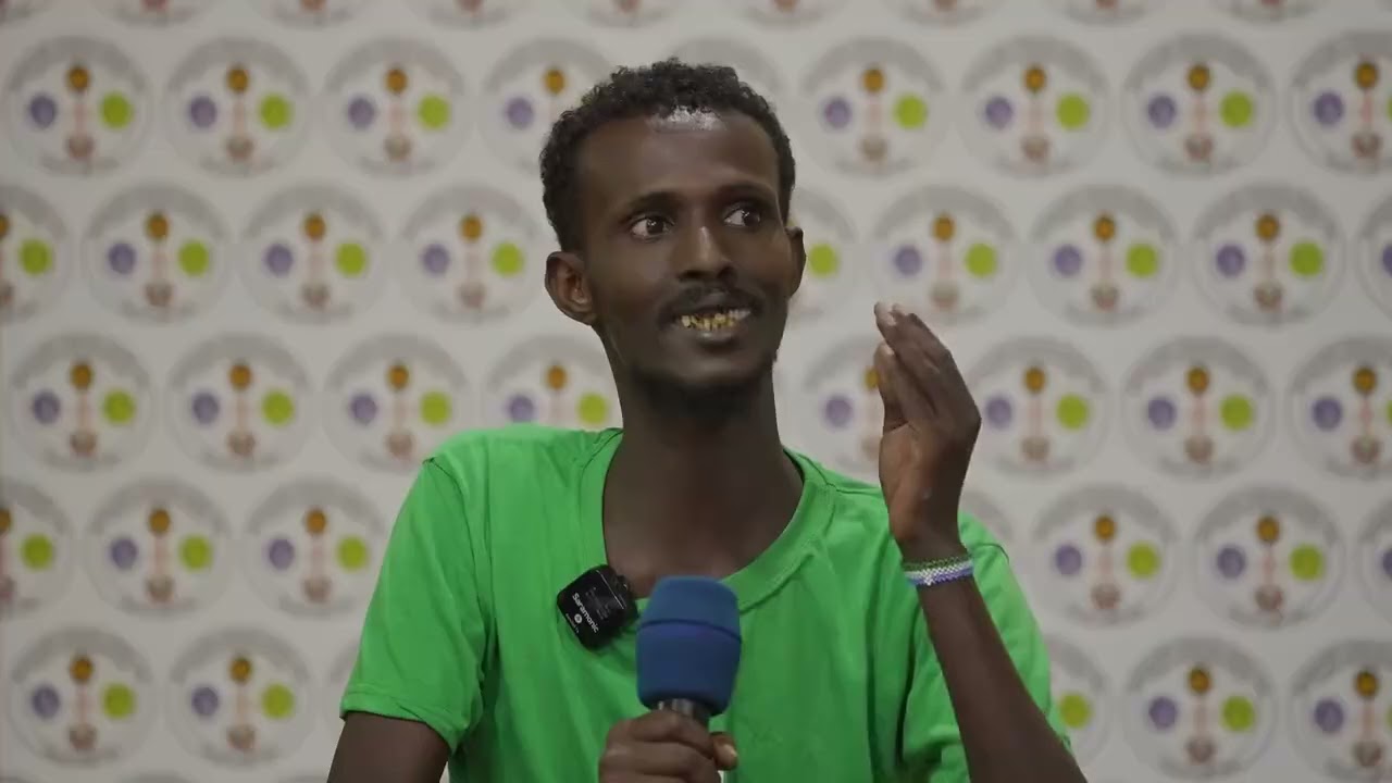 Askar Lacago Turufeeyey & Haween Qaarkood Xaasas u ahaa oo Akoonadooda La Dhex mariyey