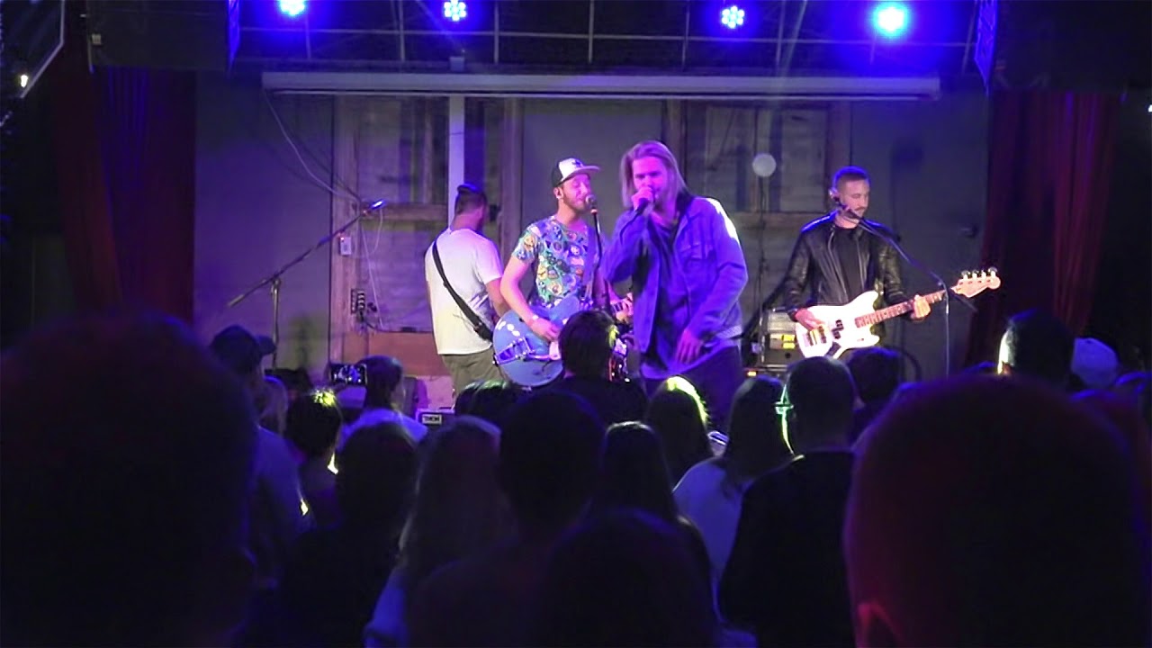 Zaporozsec feat. Moln&aacute;r Tomi - &Eacute;jjeli pillang&oacute;