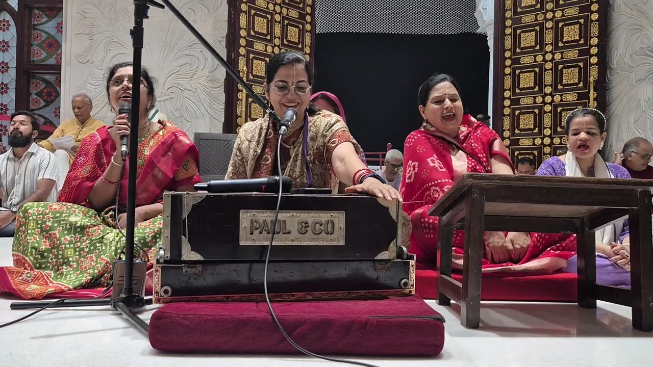 गोपअष्टमी || मधुर दामोदर अष्टकम || Damodarastakam  in ISKCON