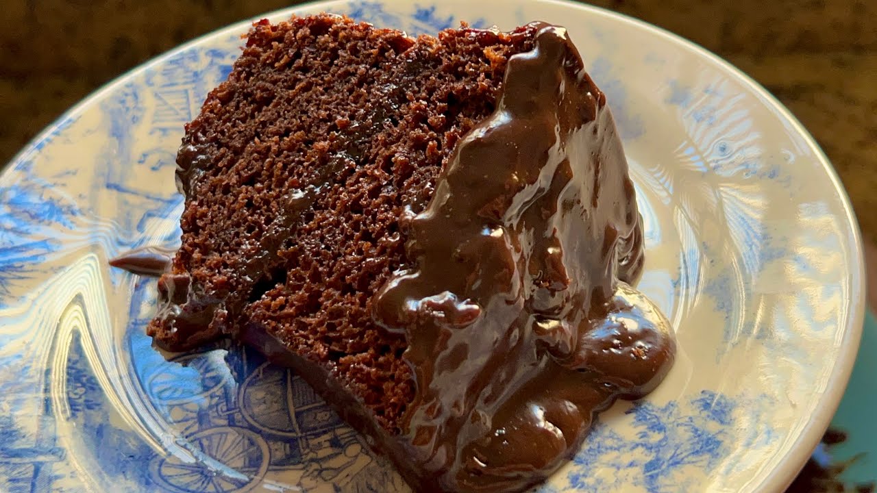 CHEGOU VIZITA SEM AVISAR? FAÇA O BOLO DE CHOCOLATE RECHEADO MAIS FÁCIL E ÚMIDO! 2 OVOS