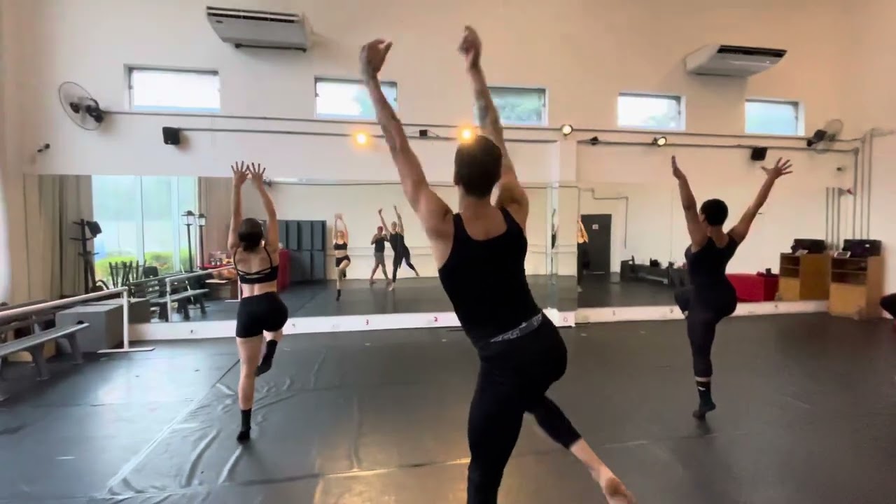 Aquecimento de jazz dance intermediário avançado! Aulas de dança em formação