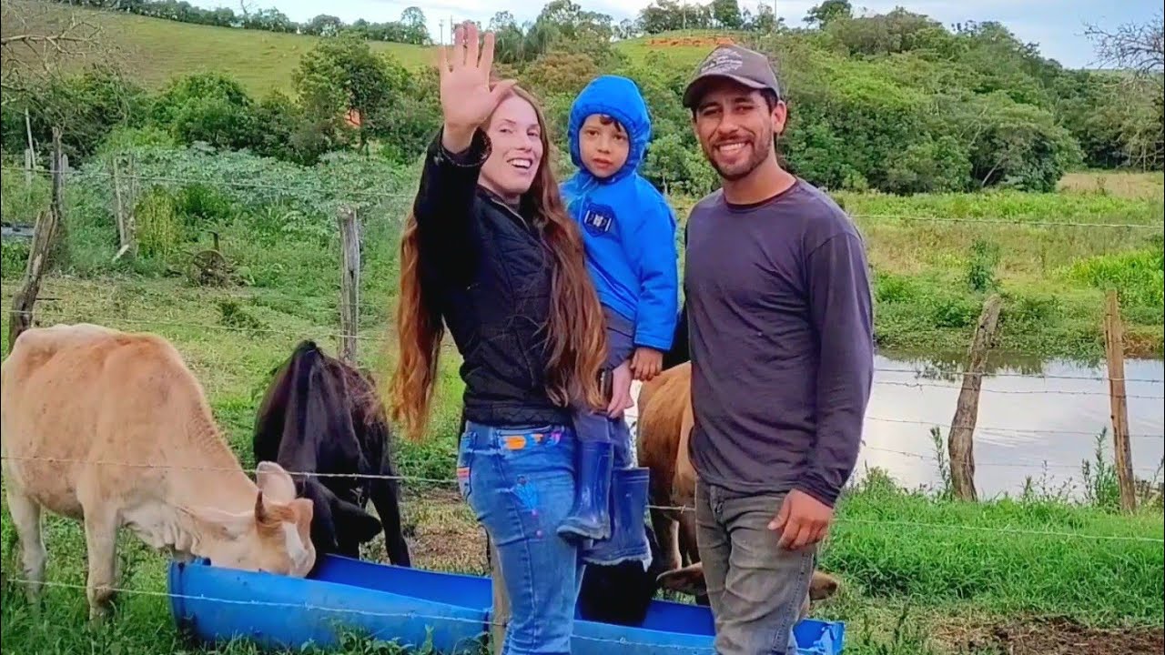 Vida no sítio/ GAMBIARRA no cano d'água/ Conversando bastante. A ruiva da roça, Fábio Castro e Davi.