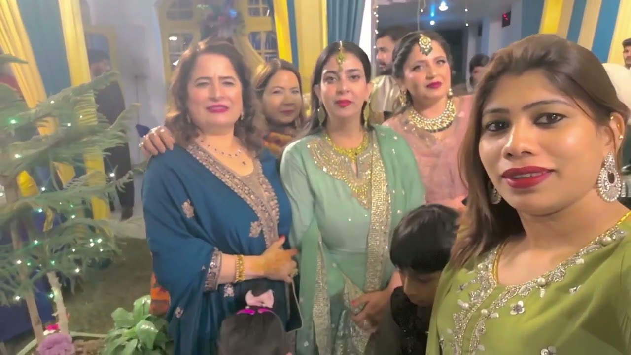 Ayiye Dekhty Hain Mahendi Dulha Dulhan Ka#jammukashmir#familyvlog#happytime#sangeet#love