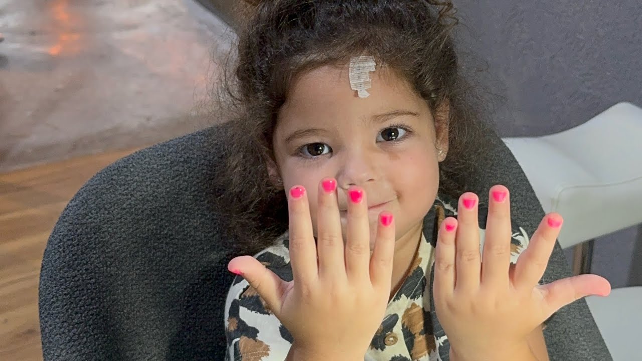 דניאלה מתפנקת בלק אצל אמא