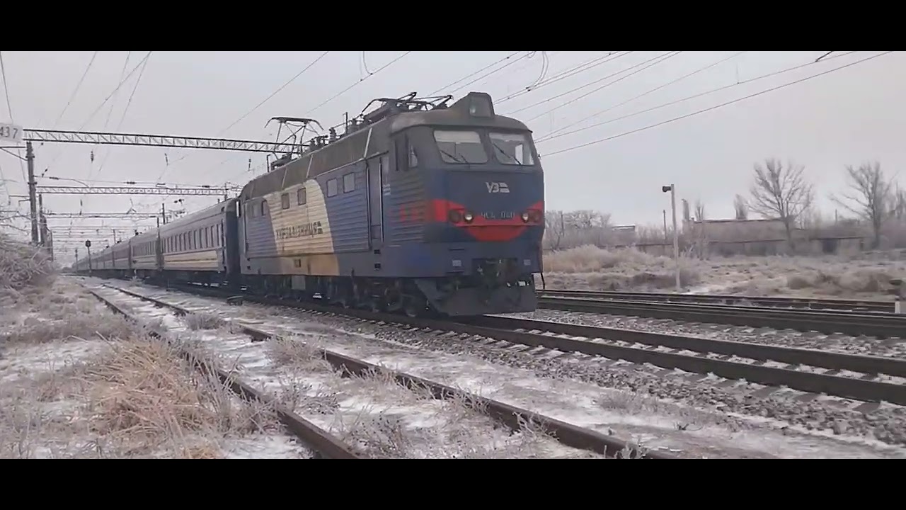 ЧЕХОСЛОВАЦКІЙ ЕЛЕКТРОВОЗ ЧС4-040 В ГОЛОВІ ПОСАЖИРСКОГО ПОЇЗДА №37/38 СПОЛУЧЕННЯМ УЖГОРОД ОДЕССА 