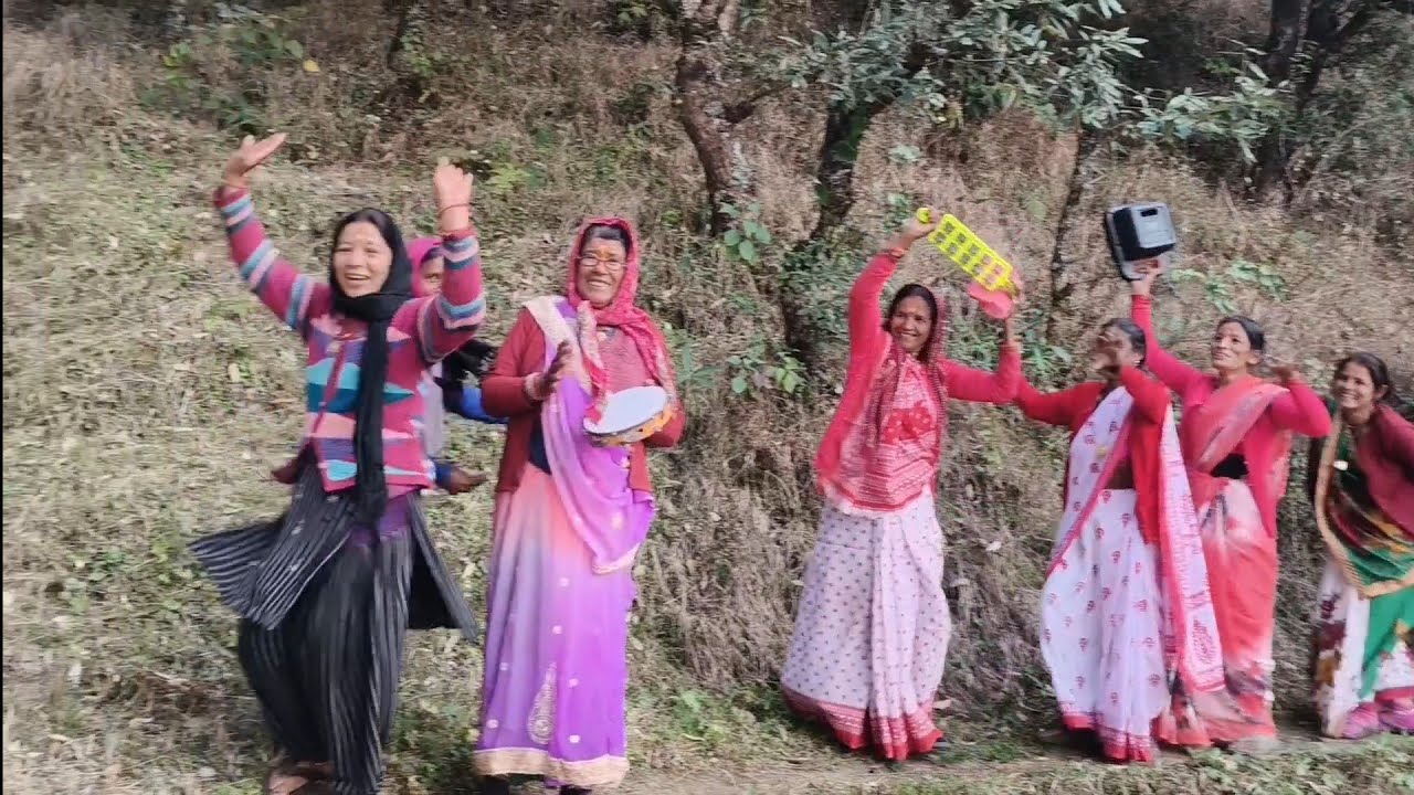 Desi Village Holi Celebration | Gaon Ki Ladies Ki Masti Bhari Holi |