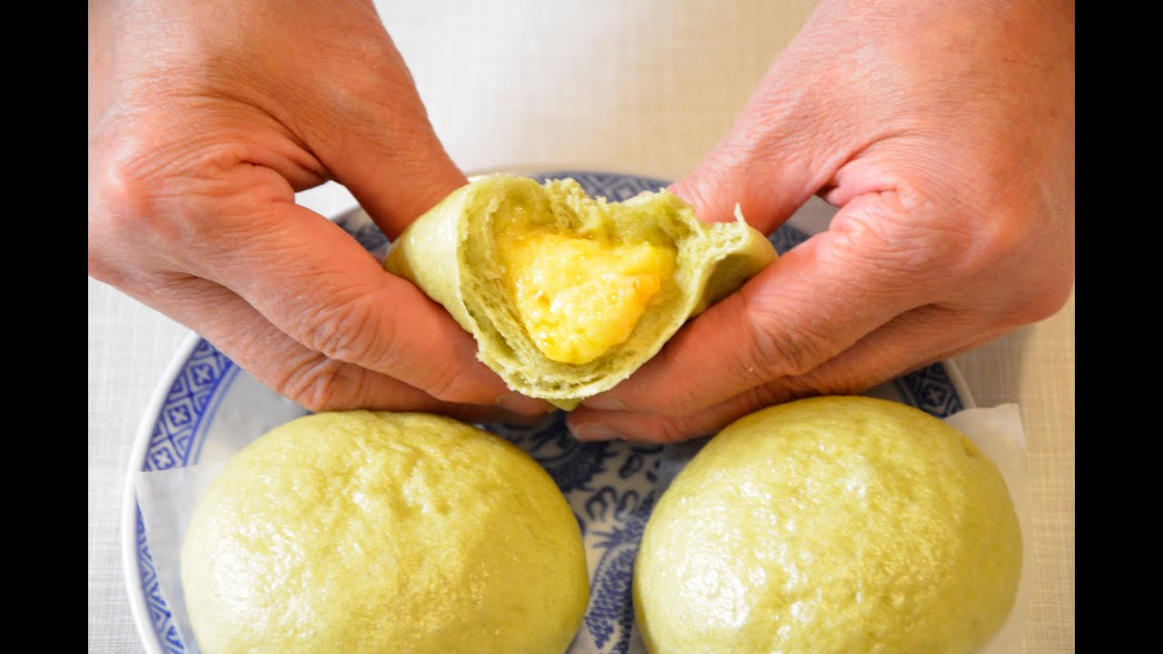 Lau sa lai wong bao/ custard buns, dim sum, 流沙奶黄飽