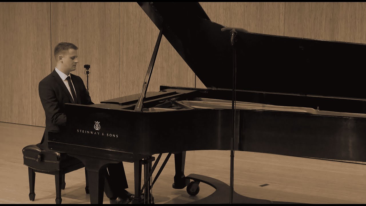 Debussy Clair de Lune (Tom Hicks, Piano)