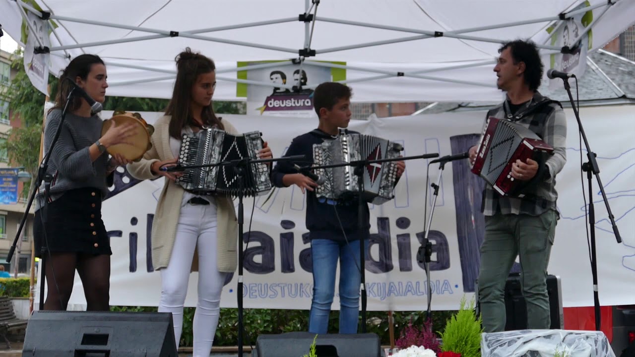 201910190204 Asier, Ane, Hodei eta Sara, Deustuko Triki Jaialdian
