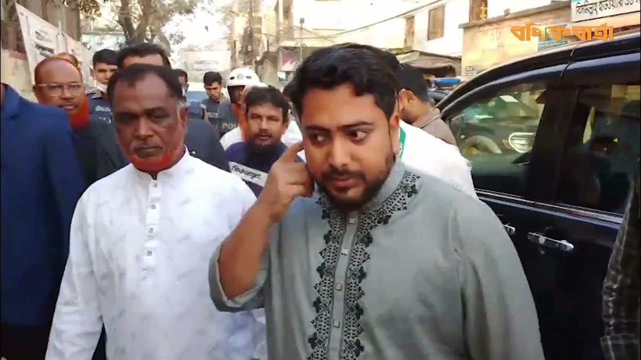 ভোটকেন্দ্রে নাহিদ ইসলাম। Nahid Islam