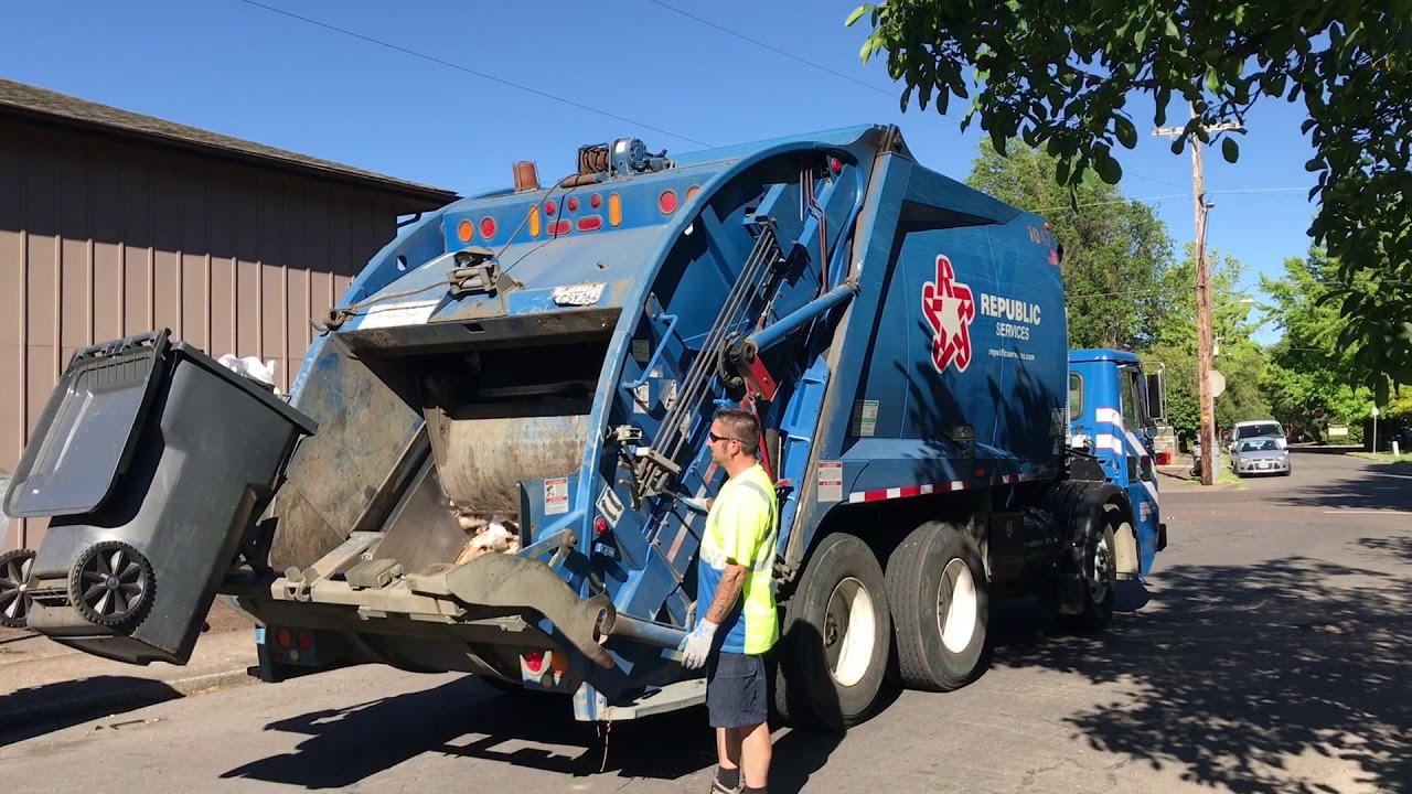Garbage Trucks! Part 3