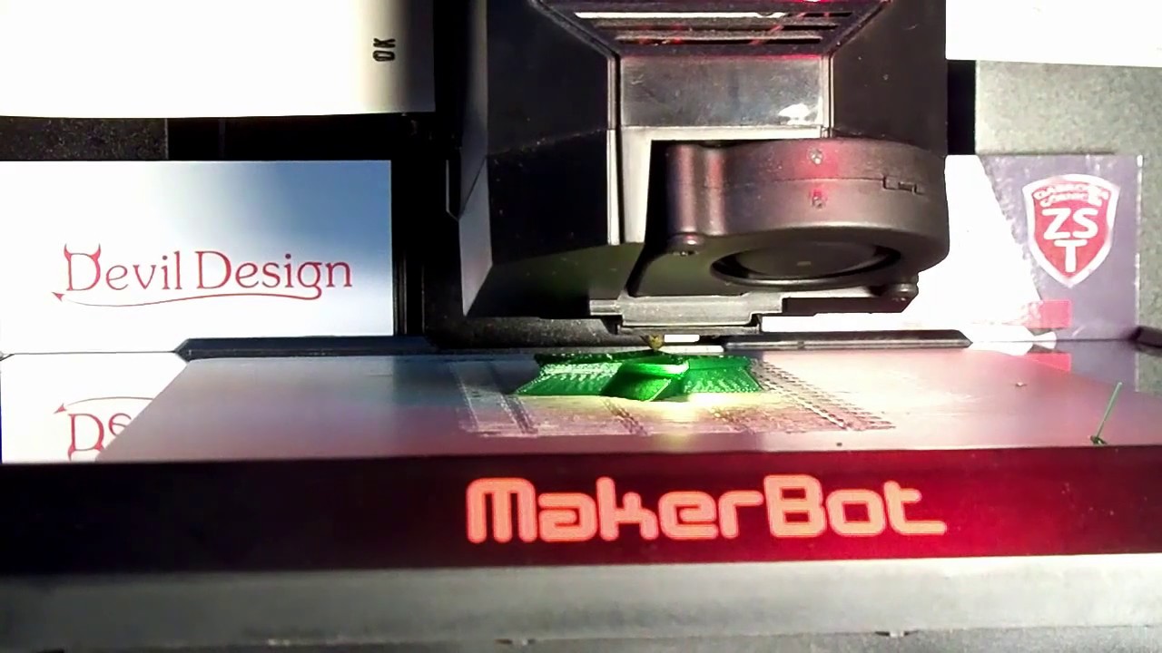 MakerBot drukowanie filamentem Devil Design w czasie 1:1