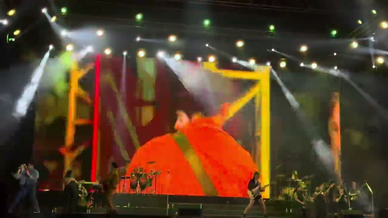 Cake by the ocean Jonas Brothers in Mumbai #viral #mustwatch #trending #jonasbrothers #mumbai