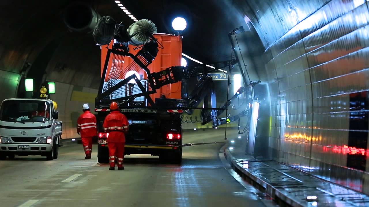 Colas  - Camion lavage tunnels