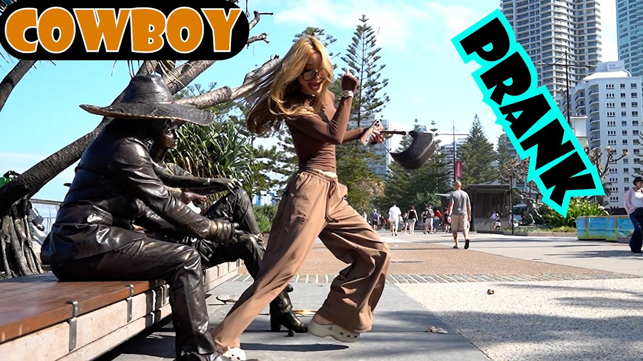 I THINK ONE OF IS REAL. Hahahah statue prank. luco patung