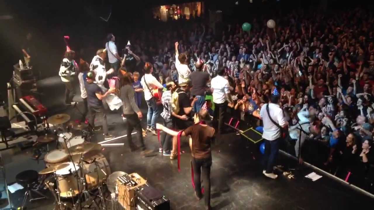 Four Simple Words - Frank Turner (Stage Invasion) HQ