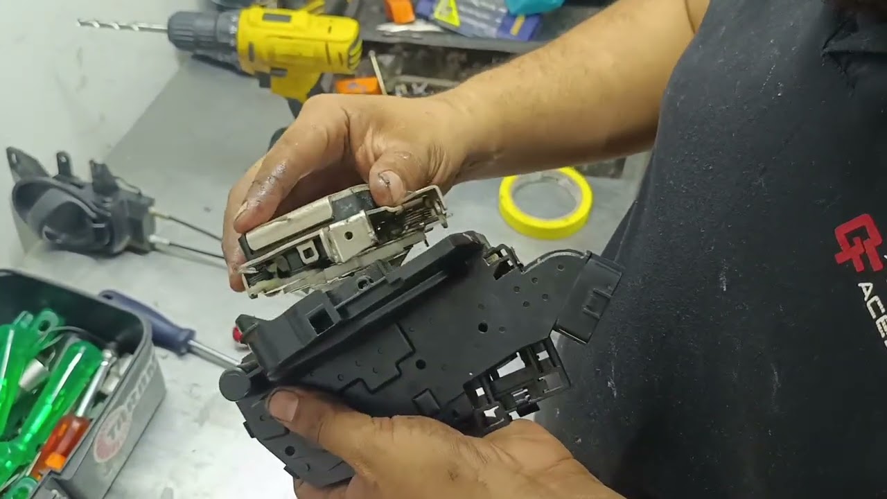 Troca de engrenage de trava elétrica Nissan versa - tutorial completo 