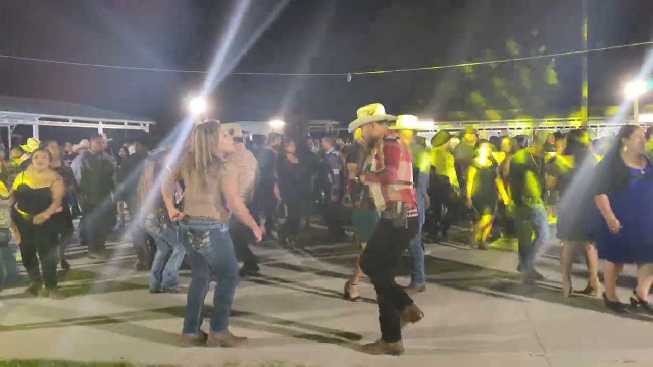 Grupo Region 8 en Fresno CA (Yucuquimi de Ocampo Oax)