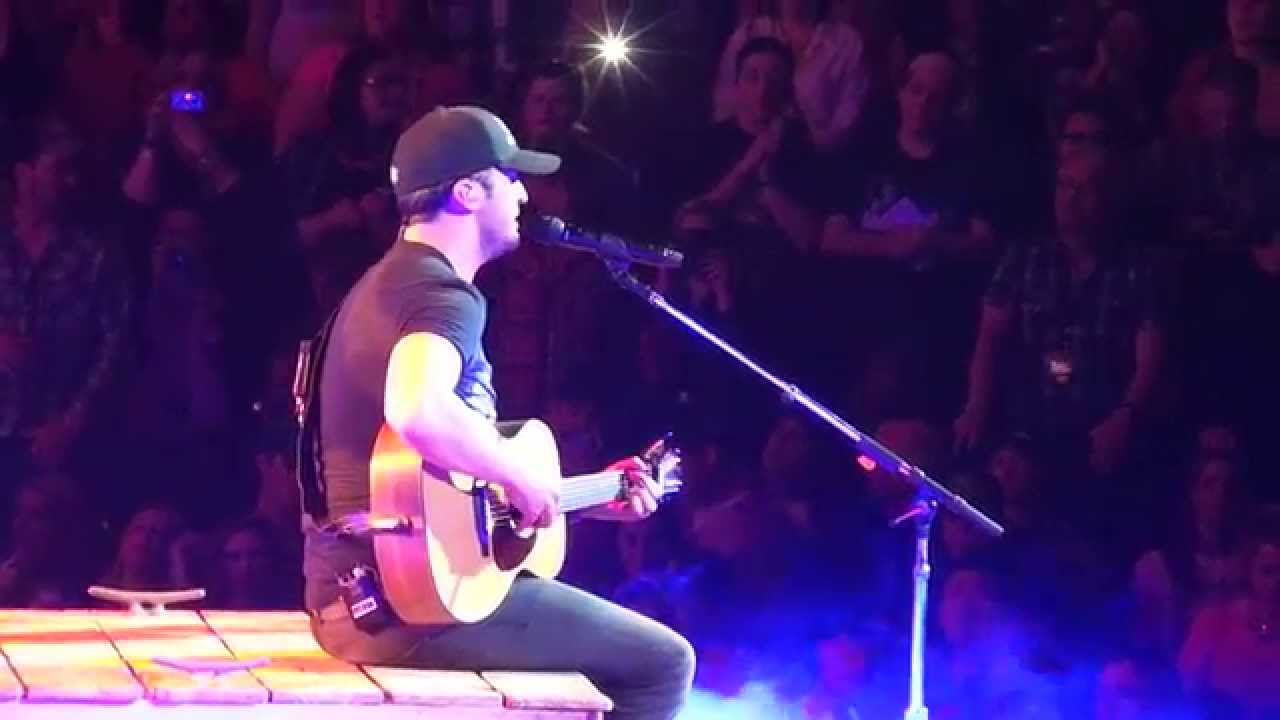 Luke Bryan - Drink A Beer - Live in Ottawa