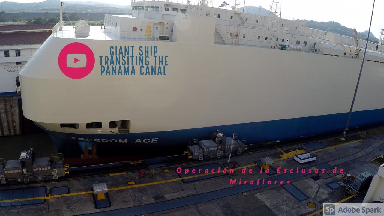 Gigantesco Portavehículos Cruzando el Canal de Panama