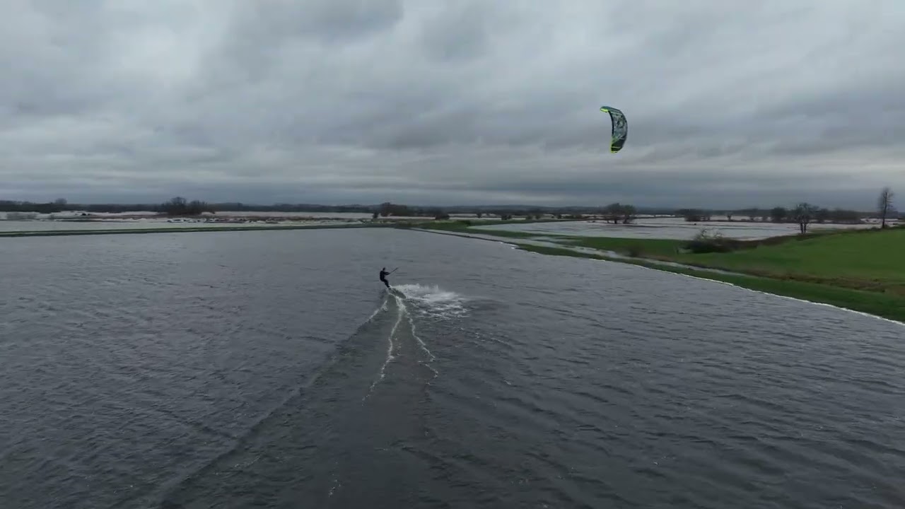 Kitesurfing the Somerset Levels!