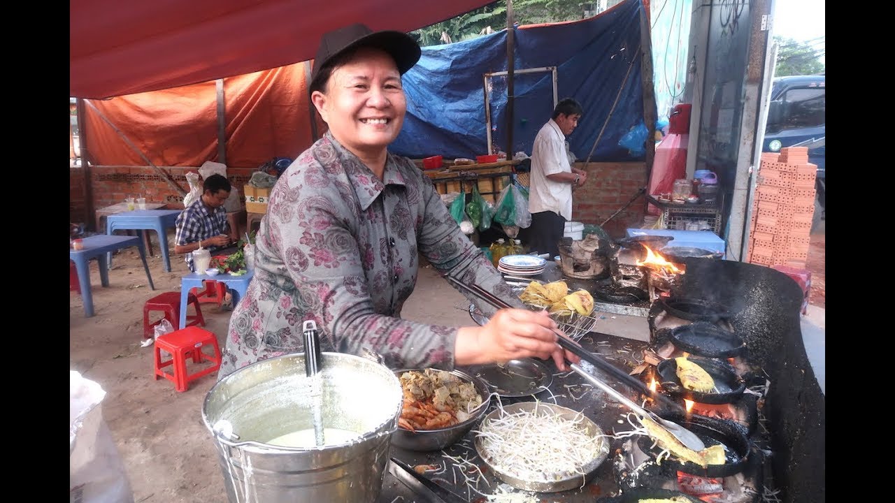 Tan chảy với bánh xèo Bình Định 6k có tiếng ở Sài Gòn