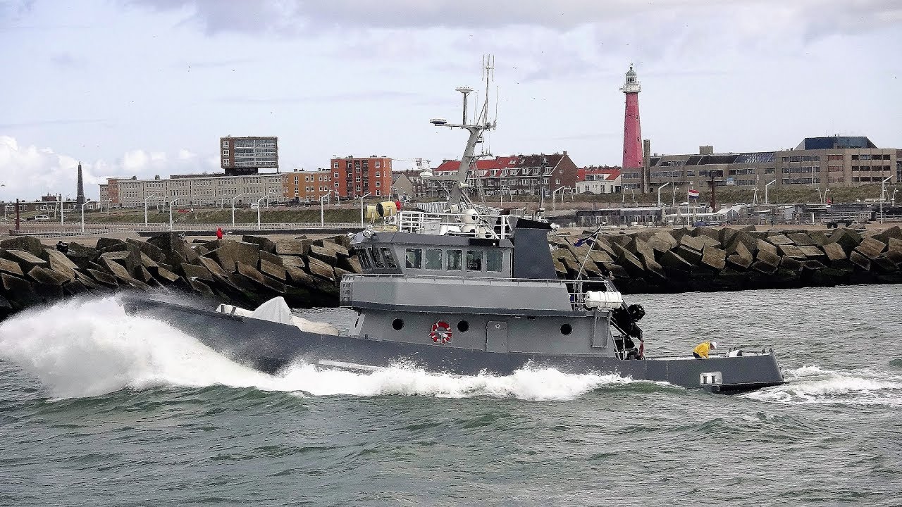 astra tug uitgaande scheveningen 6-11-2017