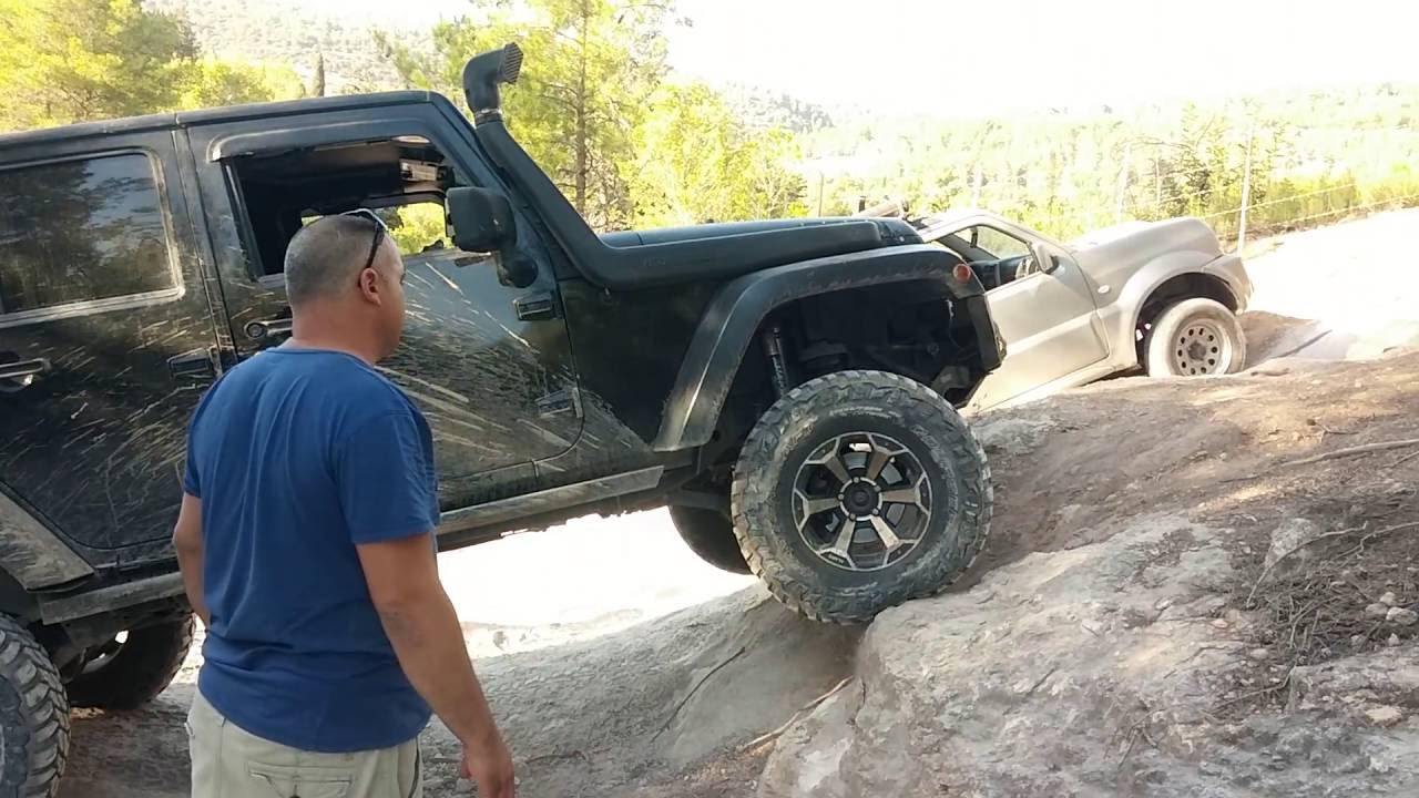 jeep wrangler vs suzuki jimny rock crawler
