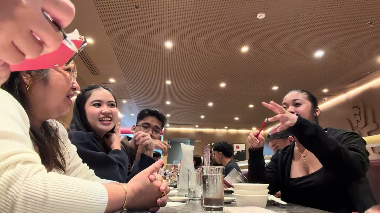 Dumayo ng kain si Mama A sa isang sikat na kainan