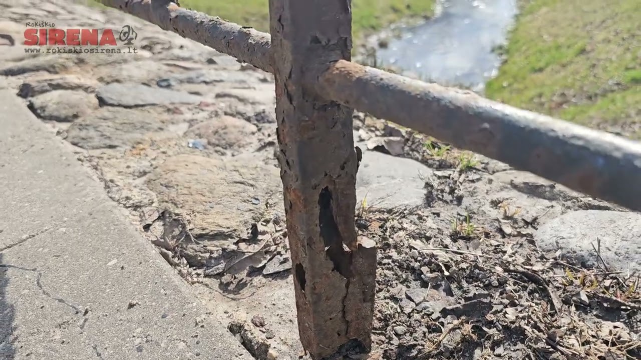 Baigia surūdyti Laukupės tiltelio turėklai