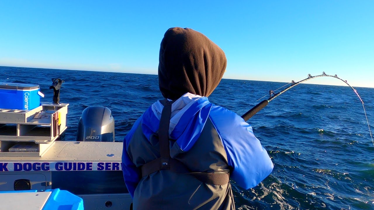 HALIBUT FISHING Off The Oregon Coast In Choppy Seas With Black Dogg Guide Service