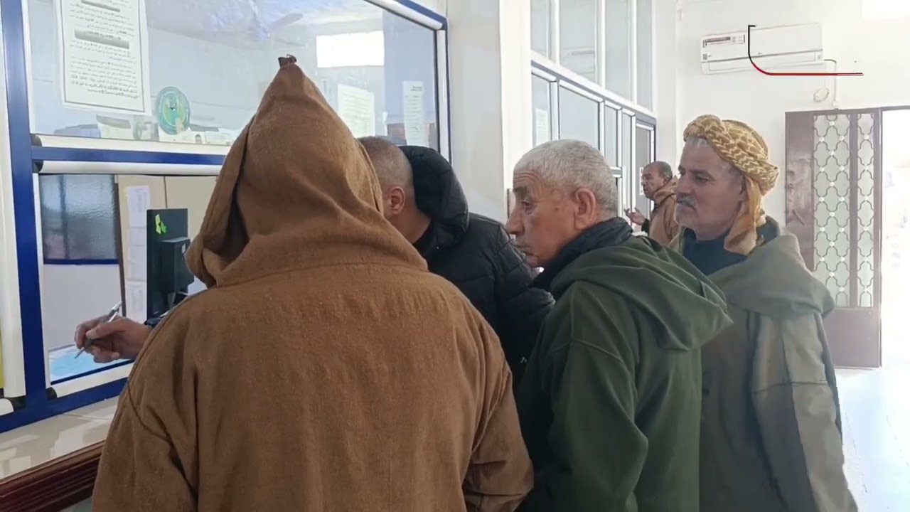 🔴 غليزان| إقبال على إقتناء البذور من طرف الفلاحين بعد تساقط الأمطار الأخيرة  