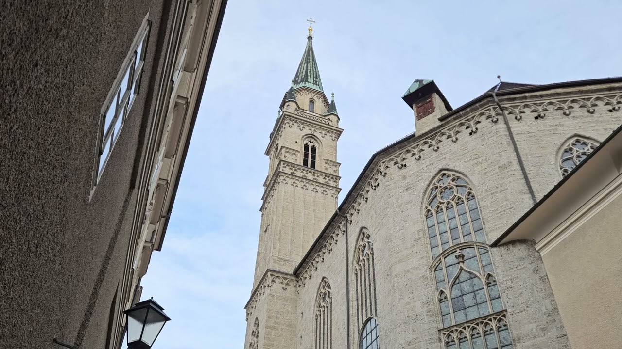 Salzburg [A] (S) Altstadt kath. Franziskanerkirche : Vollgeläut