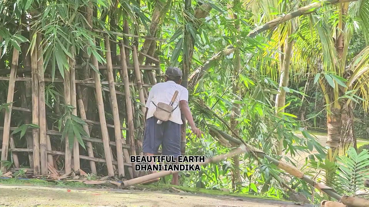 Elderly Man&rsquo;s Inspiring Dedication: Crafting Beauty from Bamboo with Simplicity and Joy
