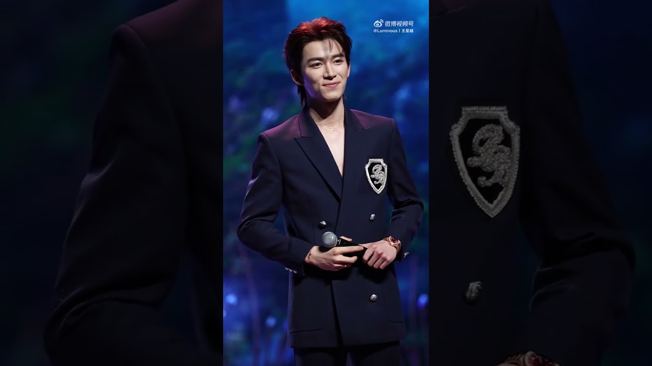 Wang Xing Yue singing