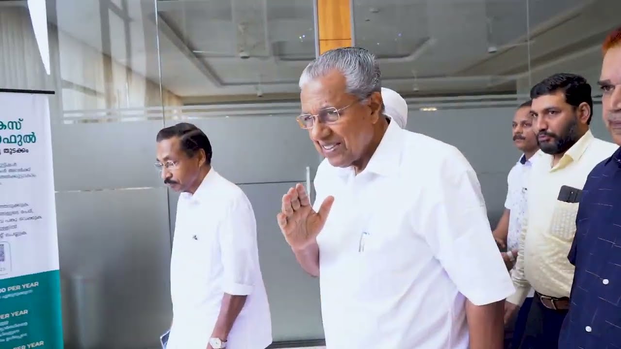 CMO Kerala Pinarayi Vijayan Visited Sheikh Abubakr Ahmad, Grand Mufti of India.