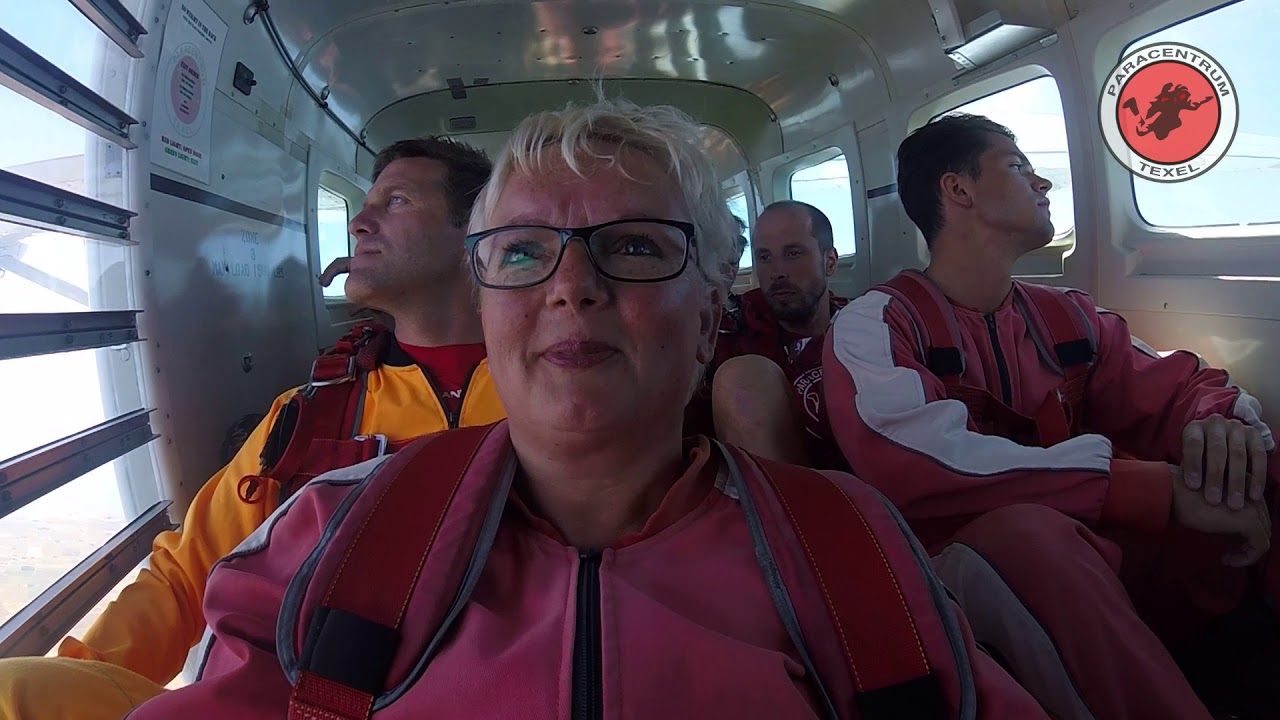 Parachute springen Extreem tandemsprong 13.000 ft  Texel 30 06 2018 Monique