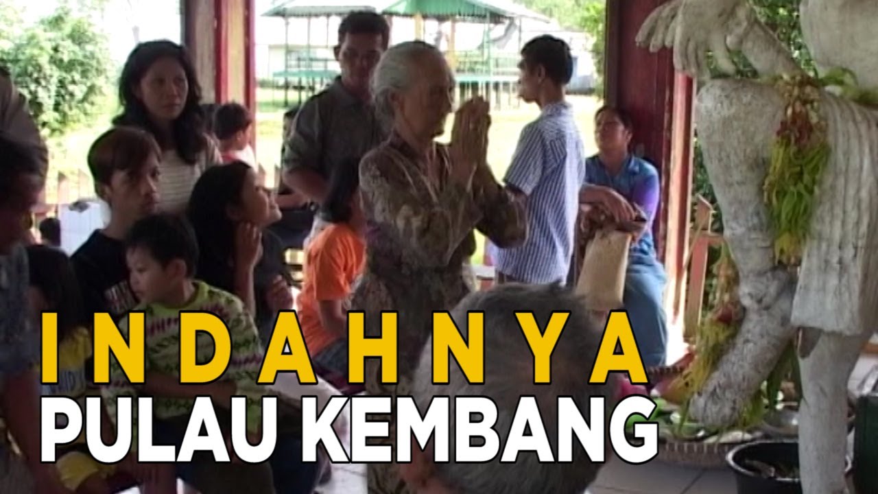 Pulau kembang hanya bisa dikunjungi oleh perahu kecil | JELANG SIANG